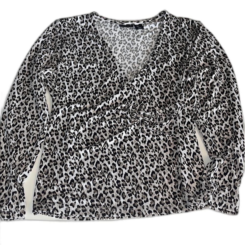 Tahari Sz LG Black & White Leopard Print Long Sleeve V-Neck Top #animalprint